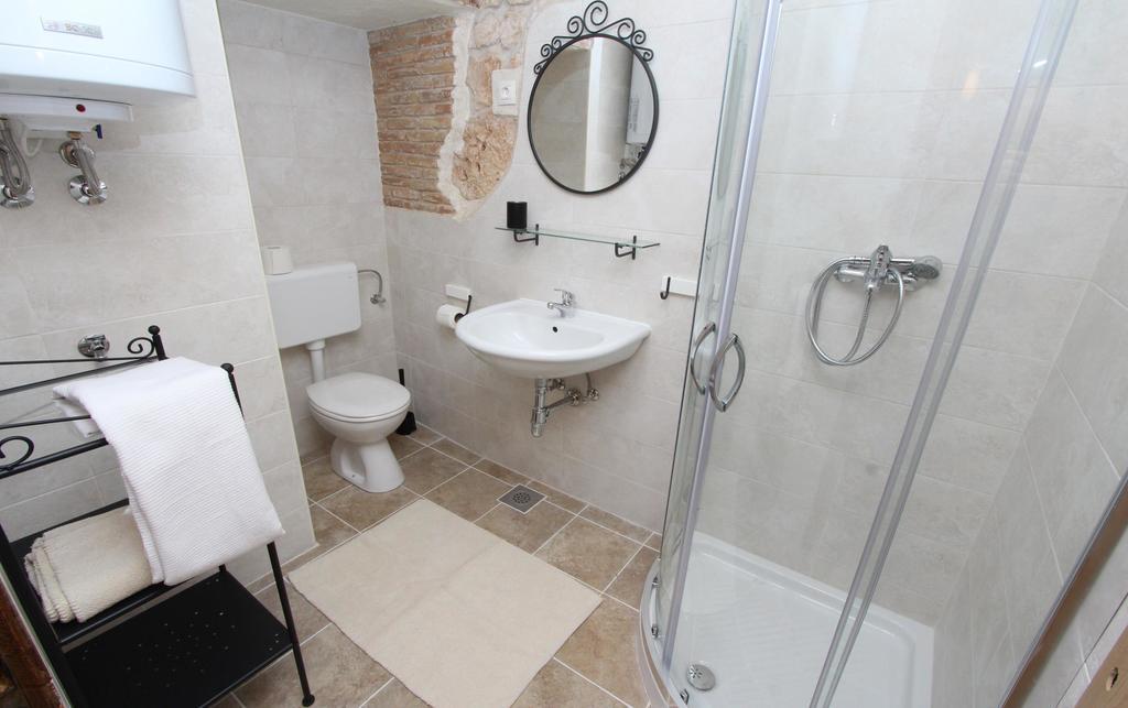 Apartments Midea 2 로비니 객실 사진
